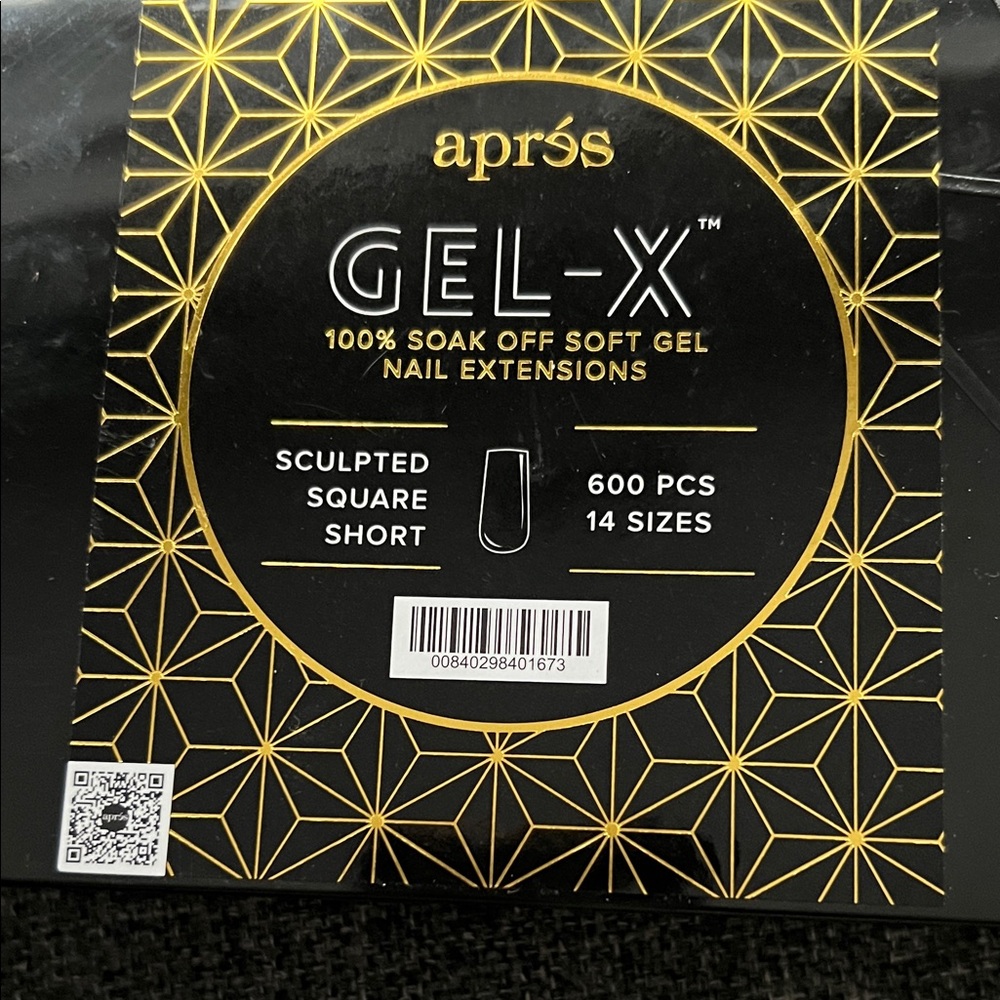 GEL-X Sculpted Square Short Soak Off Soft Gel Nail Extensions - Black & Gold